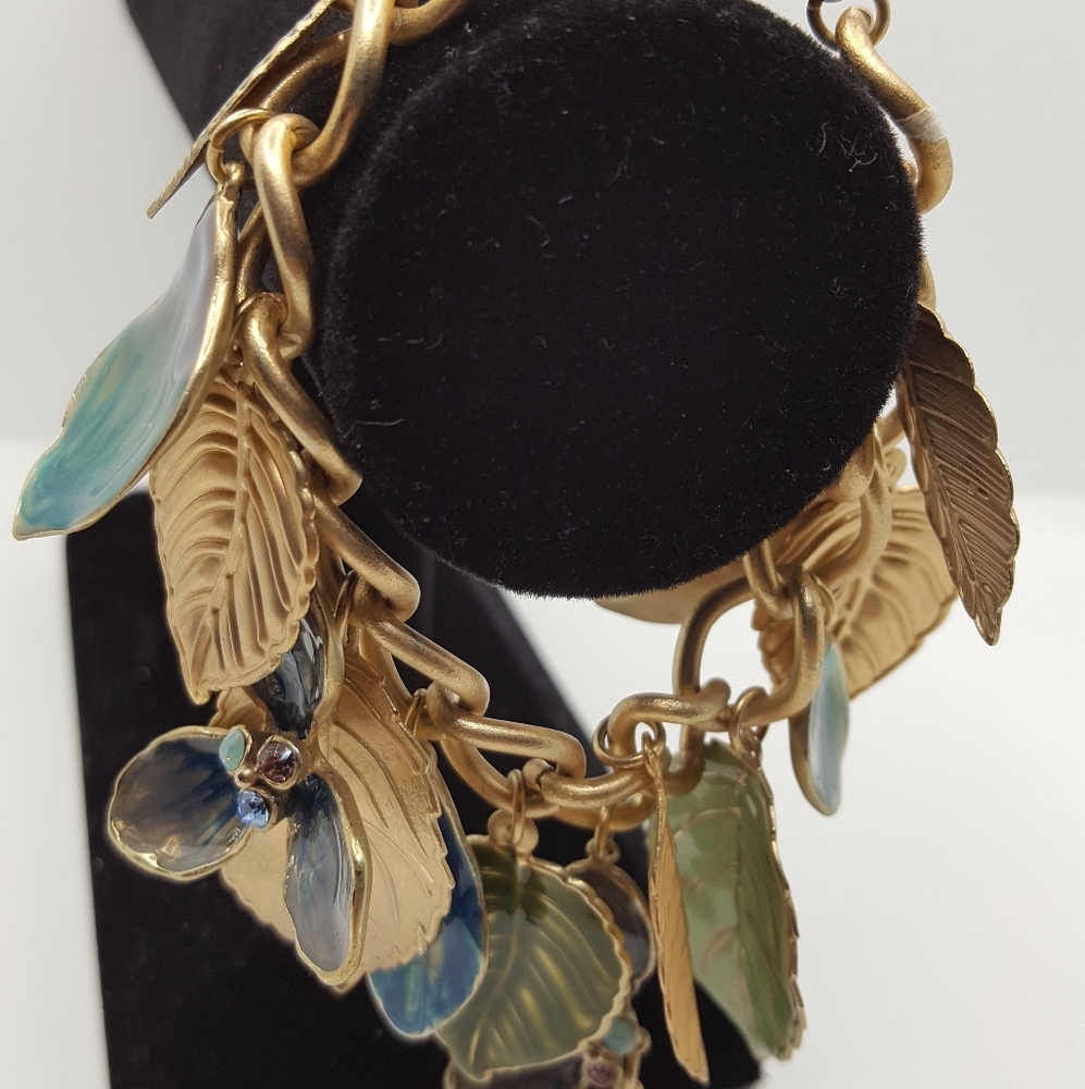 Gorgeous Statement Bracelet. - image 8